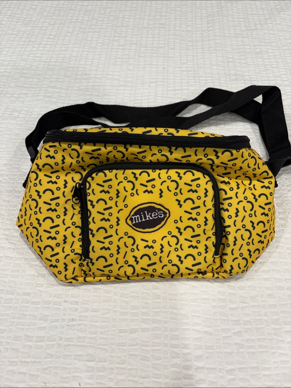 Mike’s Hard Lemonade Yellow Patterned Cooler Bag
Measures 12” x 7” NWOT